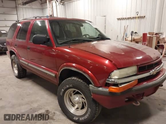 2000 Chevrolet Blazer LT с VIN 1GNDT13W1Y2358746, выставлен на аукционе IAAI как лот 41541071 с пробегом 205 532 миль миль и . История ставок и продаж доступна на DreamBid. Изображение 1.