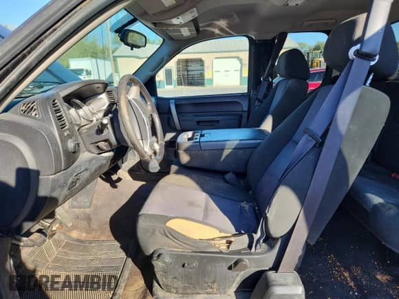 2010 Chevrolet Silverado 1500 LT with VIN 1GCSKSE34AZ178251, listed as a Copart auction lot 86180625 with 204,062 mi miles and Salvage title. Bid and sale history available at DreamBid. Image 7.