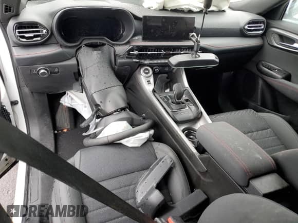 2024 Dodge Hornet R/T z VIN ZACPDFCW1R3A34274, wystawiony jako Copart lot #47797675 z przebiegiem Nie podano mil oraz Szkoda całkowita • Salvage title. Historia ofert i sprzedaży dostępna na DreamBid. Obrazek 8.