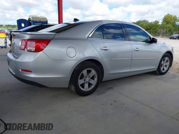 2014 Chevrolet Malibu LS z VIN 1G11B5SL0EF134393, wystawiony jako IAAI lot #43303590 z przebiegiem 227 560 mil mil oraz . Historia ofert i sprzedaży dostępna na DreamBid. Obrazek 4.