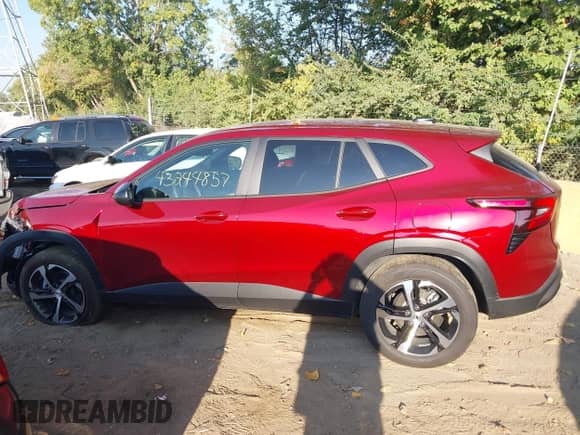 2025 Chevrolet Trax 1RS с VIN KL77LGEP6SC224666, выставлен на аукционе IAAI как лот 43244857 с пробегом 5 070 миль миль и . История ставок и продаж доступна на DreamBid. Изображение 14.