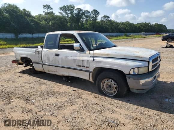 1997 Dodge 1500 with VIN 3B7HC13Y3VG752604, listed as a Copart auction lot 59546135 with 284,804 mi miles and Salvage title. Bid and sale history available at DreamBid. Image 4.