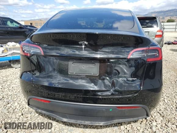 2024 Tesla Model Y Long Range with VIN 7SAYGAEE2RF987565, listed as a Copart auction lot 85382075 with 28,020 mi miles and Salvage title. Bid and sale history available at DreamBid. Image 6.