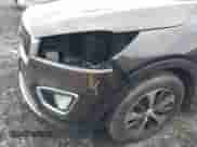 2016 Kia Sorento EX z VIN 5XYPHDA17GG023978, wystawiony jako IAAI lot #42453602 z przebiegiem 121 977 mil mil oraz . Historia ofert i sprzedaży dostępna na DreamBid. Obrazek 6.