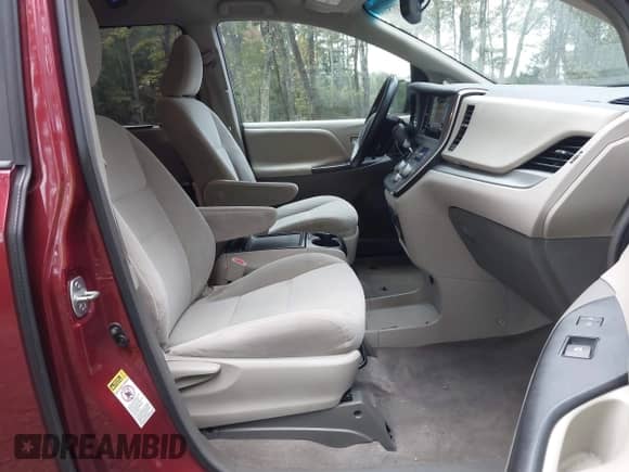 2015 Toyota Sienna LE с VIN 5TDKK3DC5FS564998, выставлен на аукционе IAAI как лот 43375105 с пробегом 131 068 миль миль и . История ставок и продаж доступна на DreamBid. Изображение 5.