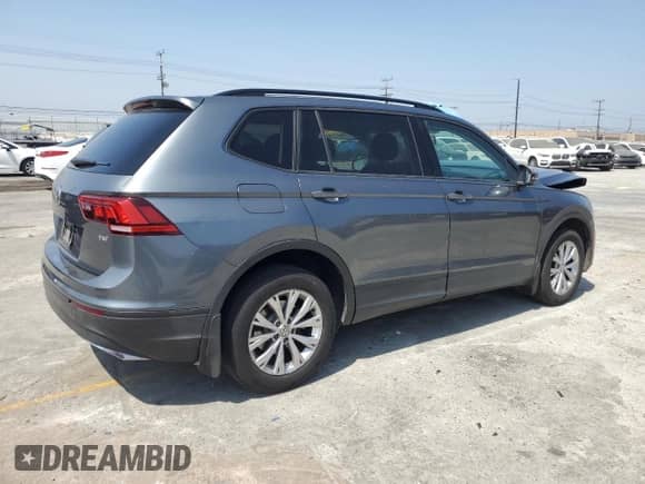 2018 Volkswagen Tiguan S с VIN 3VV1B7AXXJM111786, выставлен на аукционе Copart как лот 68957665 с пробегом 129 625 миль миль и Списание • Salvage title. История ставок и продаж доступна на DreamBid. Изображение 3.