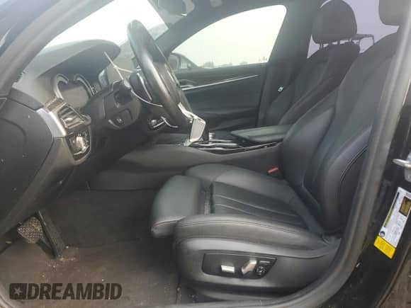 2017 BMW 5 Series 530i z VIN WBAJA5C32HG893874, wystawiony jako Copart lot #66885365 z przebiegiem 99 597 mil mil oraz Czysty tytuł • Clean title. Historia ofert i sprzedaży dostępna na DreamBid. Obrazek 7.