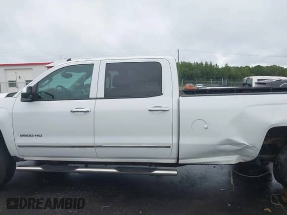 2015 Chevrolet Silverado 2500HD LTZ с VIN 1GC1KWEG9FF120280, выставлен на аукционе IAAI как лот 42916797 с пробегом 148 224 миль миль и . История ставок и продаж доступна на DreamBid. Изображение 15.