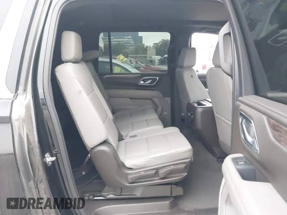 2021 Chevrolet Suburban LT с VIN 1GNSCCKD8MR146950, выставлен на аукционе IAAI как лот 42431197 с пробегом 155 060 миль миль и . История ставок и продаж доступна на DreamBid. Изображение 8.