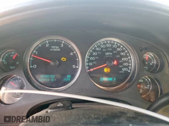 2011 Chevrolet Silverado 3500HD DRW LTZ с VIN 1GC4K1C88BF259371, выставлен на аукционе Copart как лот 85166235 с пробегом 323 722 миль миль и Чистый • Clean title. История ставок и продаж доступна на DreamBid. Изображение 9.