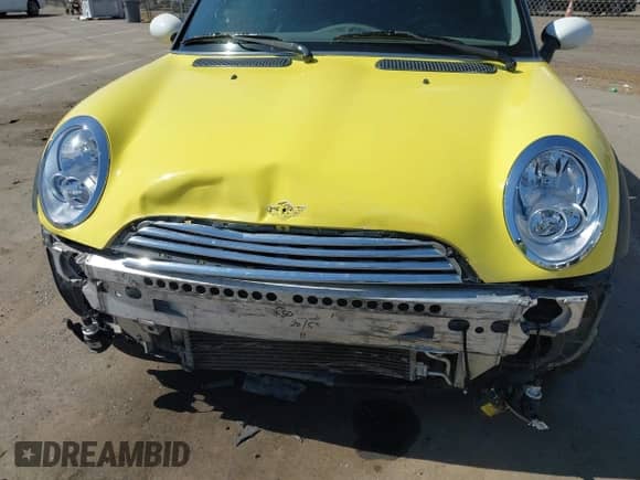 2004 MINI Hardtop with VIN WMWRC33424TJ62339, listed as a IAAI auction lot 43241929 with 147,645 mi miles and . Bid and sale history available at DreamBid. Image 6.