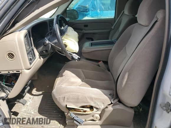 2005 GMC Sierra 1500 SLT z VIN 2GTEC13T951337142, wystawiony jako Copart lot #52823625 z przebiegiem 245 568 mil mil oraz Szkoda całkowita • Salvage title. Historia ofert i sprzedaży dostępna na DreamBid. Obrazek 7.