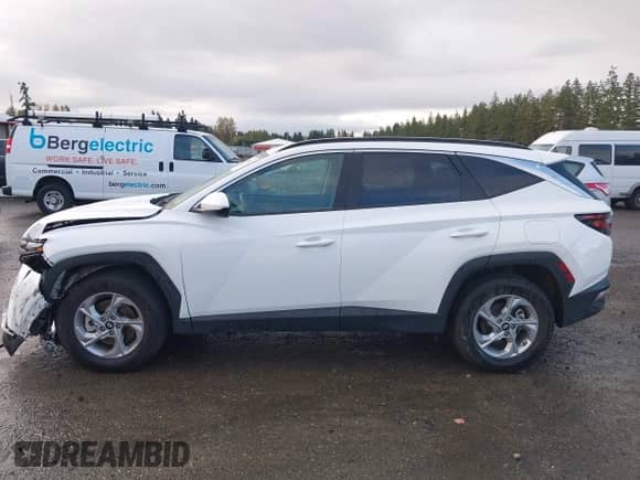 2024 Hyundai Tucson SEL z VIN 5NMJBCDE2RH421639, wystawiony jako IAAI lot #43539692 z przebiegiem 37 859 mil mil oraz . Historia ofert i sprzedaży dostępna na DreamBid. Obrazek 14.