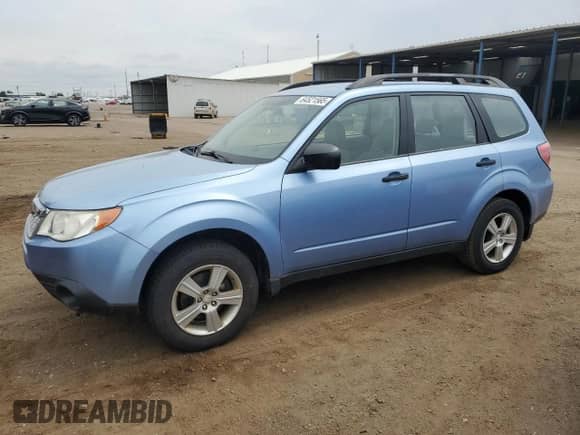 2011 Subaru Forester X z VIN JF2SHBBC4BG703679, wystawiony jako Copart lot #64521565 z przebiegiem 112 026 mil mil oraz Czysty tytuł • Clean title. Historia ofert i sprzedaży dostępna na DreamBid. Obrazek 1.