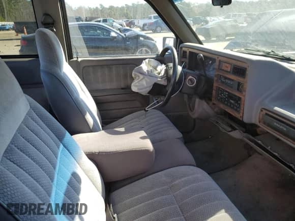 1995 Dodge Dakota с VIN 1B7GL23X3SS136589, выставлен на аукционе Copart как лот 86889194 с пробегом 126 001 миль миль и Списание • Salvage title. История ставок и продаж доступна на DreamBid. Изображение 7.