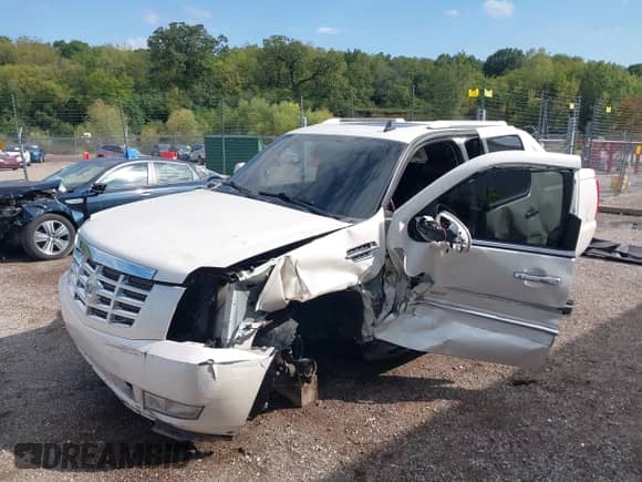 2010 Cadillac Escalade EXT Luxury z VIN 3GYVKMEF5AG178028, wystawiony jako IAAI lot #43276365 z przebiegiem 77 287 mil mil oraz . Historia ofert i sprzedaży dostępna na DreamBid. Obrazek 2.