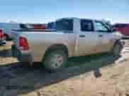 2017 Ram 1500 Express z VIN 1C6RR6KT5HS806186, wystawiony jako Copart lot #86097015 z przebiegiem 105 323 mil mil oraz Szkoda całkowita • Salvage title. Historia ofert i sprzedaży dostępna na DreamBid. Obrazek 3.