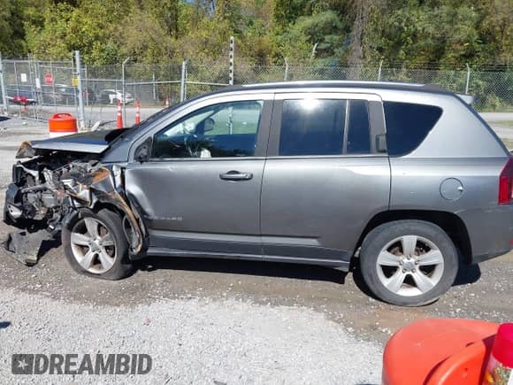 2014 Jeep Compass Latitude с VIN 1C4NJDEBXED521019, выставлен на аукционе IAAI как лот 43394014 с пробегом 101 371 миль миль и . История ставок и продаж доступна на DreamBid. Изображение 14.