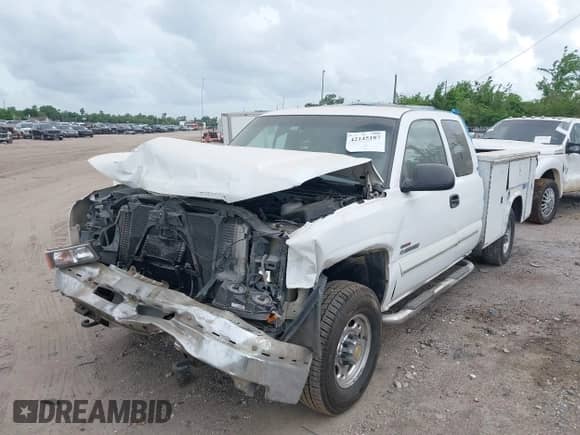 2003 Chevrolet Silverado 2500HD LS with VIN 1GCHC29113E249478, listed as a IAAI auction lot 42145187 with 580,776 mi miles and . Bid and sale history available at DreamBid. Image 17.