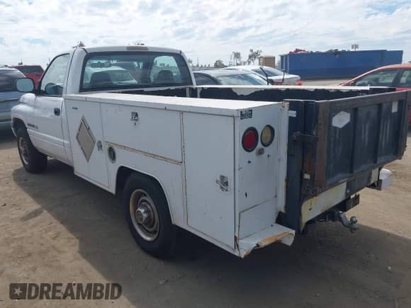 2001 Dodge 2500 z VIN 3B7KC26Z71M561148, wystawiony jako IAAI lot #43248154 z przebiegiem 179 168 mil mil oraz . Historia ofert i sprzedaży dostępna na DreamBid. Obrazek 3.