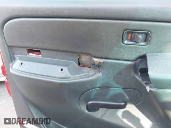 2000 Chevrolet Silverado 1500 LS with VIN 2GCEC19V8Y1195363, listed as a IAAI auction lot 42793310 with 290,317 mi miles and . Bid and sale history available at DreamBid. Image 6.