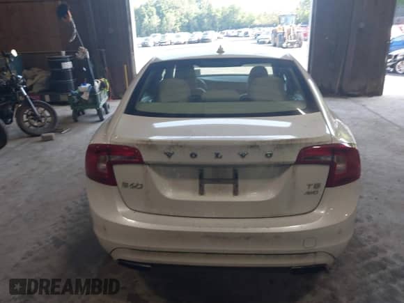 2015 Volvo S60 T5 Premier с VIN YV1612TKXF1348479, выставлен на аукционе IAAI как лот 42555934 с пробегом 138 062 миль миль и . История ставок и продаж доступна на DreamBid. Изображение 16.