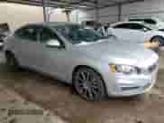2017 Volvo S60 Inscription Platinum с VIN LYV402TM5HB151488, выставлен на аукционе Copart как лот 45428975 с пробегом 92 162 миль миль и Списание • Salvage title. История ставок и продаж доступна на DreamBid. Изображение 4.