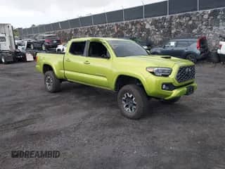 2023 Toyota Tacoma SR5 z VIN 3TYDZ5BN5PT026246, wystawiony jako IAAI lot #42360296 z przebiegiem 18 130 mil mil oraz . Historia ofert i sprzedaży dostępna na DreamBid. Obrazek 1.