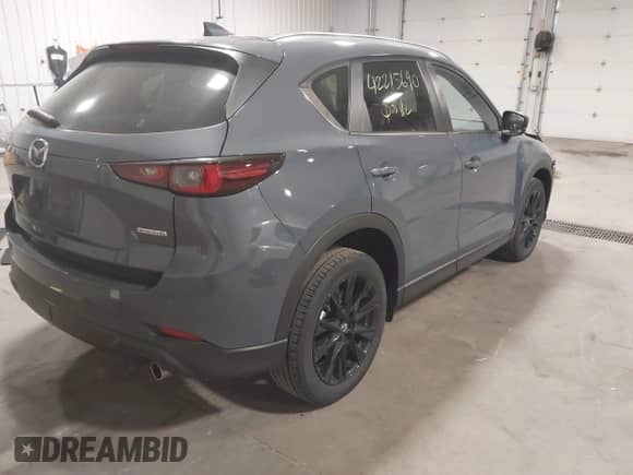 2023 Mazda CX-5 S Carbon Edition z VIN JM3KFBCM8P0261086, wystawiony jako IAAI lot #42215690 z przebiegiem 23 730 mil mil oraz . Historia ofert i sprzedaży dostępna na DreamBid. Obrazek 4.