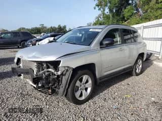 2011 Jeep Compass z VIN 1J4NT1FAXBD288120, wystawiony jako Copart lot #60052145 z przebiegiem 106 977 mil mil oraz Szkoda całkowita • Salvage title. Historia ofert i sprzedaży dostępna na DreamBid. Obrazek 1.