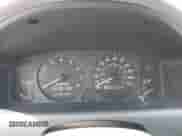 2000 Chevrolet Prizm LSi z VIN 1Y1SK5285YZ429138, wystawiony jako IAAI lot #42415653 z przebiegiem 119 255 mil mil oraz . Historia ofert i sprzedaży dostępna na DreamBid. Obrazek 7.