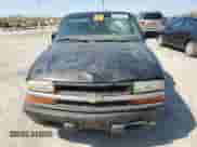 2002 Chevrolet S-10 LS z VIN 1GCCS195028166244, wystawiony jako Copart lot #54846335 z przebiegiem Nie podano mil oraz Czysty tytuł • Clean title. Historia ofert i sprzedaży dostępna na DreamBid. Obrazek 5.