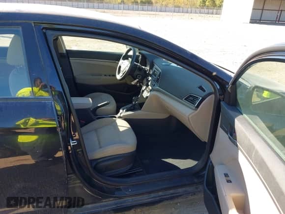 2018 Hyundai Elantra SE z VIN 5NPD74LF9JH267338, wystawiony jako IAAI lot #43454018 z przebiegiem 109 356 mil mil oraz . Historia ofert i sprzedaży dostępna na DreamBid. Obrazek 5.