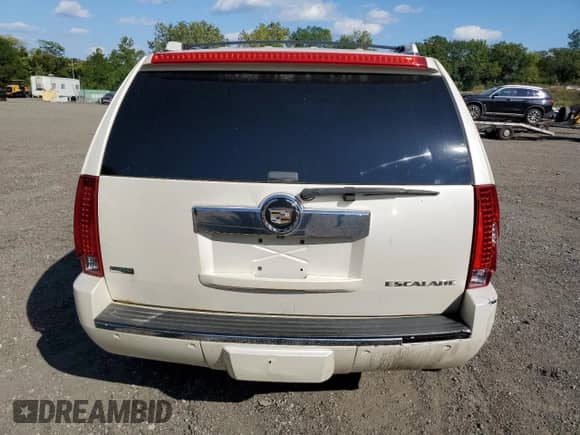 2011 Cadillac Escalade Luxury with VIN 1GYS4BEFXBR147179, listed as a Copart auction lot 80739175 with 168,944 mi miles and Salvage title. Bid and sale history available at DreamBid. Image 6.