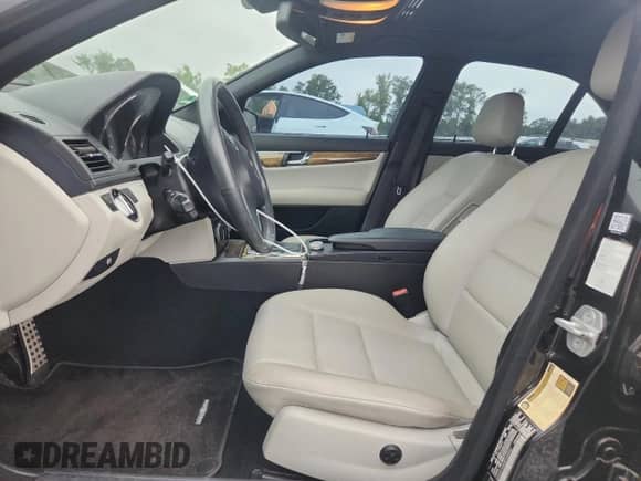 2011 Mercedes-Benz C 350 Sport с VIN WDDGF5GB2BF560450, выставлен на аукционе Copart как лот 69090825 с пробегом 96 424 миль миль и Списание • Salvage title. История ставок и продаж доступна на DreamBid. Изображение 7.