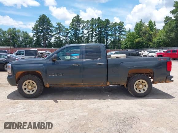 2019 Chevrolet Silverado 1500 Work Truck z VIN 2GCVKNECXK1204182, wystawiony jako IAAI lot #42523549 z przebiegiem 91 136 mil mil oraz . Historia ofert i sprzedaży dostępna na DreamBid. Obrazek 14.