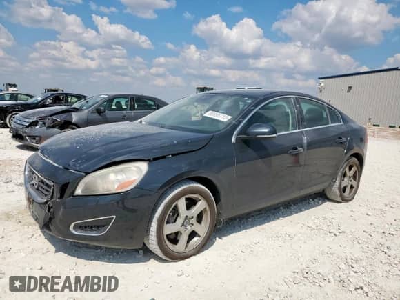 2013 Volvo S60 T5 Premier z VIN YV1612FS8D2180666, wystawiony jako Copart lot #80898715 z przebiegiem 94 612 mil mil oraz Czysty tytuł • Clean title. Historia ofert i sprzedaży dostępna na DreamBid. Obrazek 1.