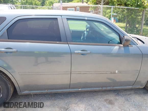 2005 Dodge Magnum SE with VIN 2D4FV48T35H624544, listed as a IAAI auction lot 42405272 with 245,529 mi miles and . Bid and sale history available at DreamBid. Image 16.
