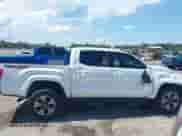 2017 Toyota Tacoma SR5 с VIN 5TFCZ5ANXHX082879, выставлен на аукционе IAAI как лот 42868022 с пробегом 114 120 миль миль и . История ставок и продаж доступна на DreamBid. Изображение 13.