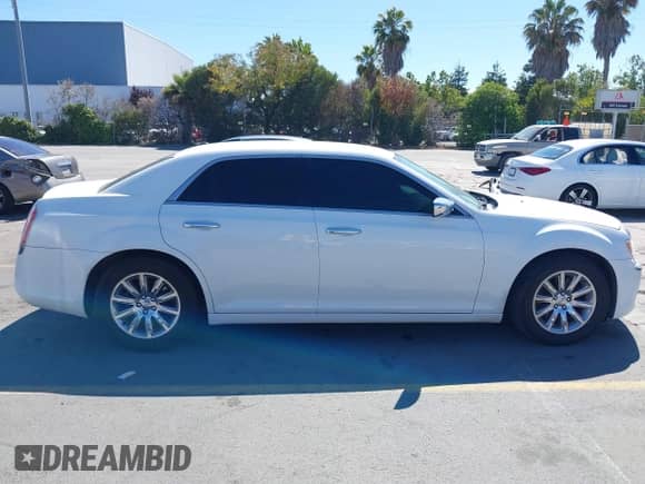 2014 Chrysler 300 C with VIN 2C3CCAET4EH169846, listed as a IAAI auction lot 42825953 with 219,467 mi miles and . Bid and sale history available at DreamBid. Image 13.
