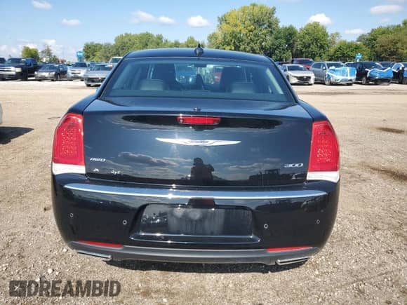2019 Chrysler 300 Limited с VIN 2C3CCAKG1KH706305, выставлен на аукционе Copart как лот 82125785 с пробегом 46 130 миль миль и Списание • Salvage title. История ставок и продаж доступна на DreamBid. Изображение 6.