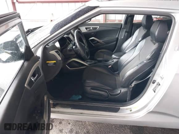 2013 Hyundai Veloster w/Gray Int z VIN KMHTC6AD0DU095730, wystawiony jako IAAI lot #42423809 z przebiegiem 168 576 mil mil oraz . Historia ofert i sprzedaży dostępna na DreamBid. Obrazek 5.