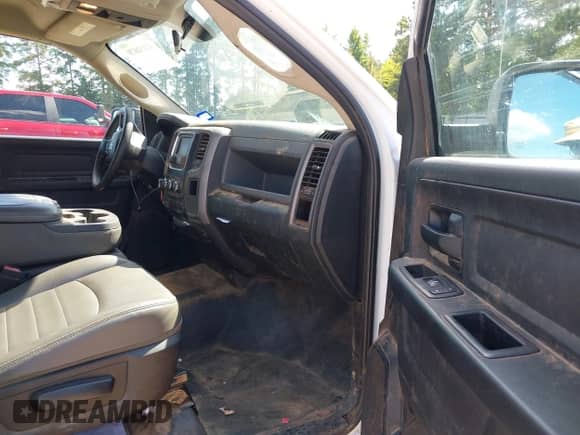 2017 Ram 1500 Tradesman z VIN 1C6RR6ST9HS605293, wystawiony jako IAAI lot #43151679 z przebiegiem 183 474 mil mil oraz . Historia ofert i sprzedaży dostępna na DreamBid. Obrazek 5.