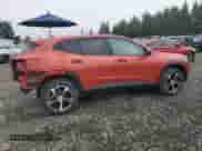 2024 Chevrolet Trax 1RS с VIN KL77LGE22RC168675, выставлен на аукционе Copart как лот 84984115 с пробегом 25 648 миль миль и Списание • Salvage title. История ставок и продаж доступна на DreamBid. Изображение 3.