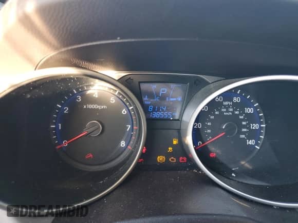 2015 Hyundai Tucson GLS z VIN KM8JT3AF9FU027288, wystawiony jako Copart lot #87356975 z przebiegiem 138 555 mil mil oraz Czysty tytuł • Clean title. Historia ofert i sprzedaży dostępna na DreamBid. Obrazek 9.