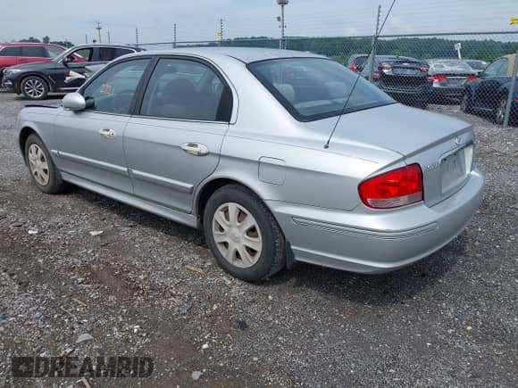 2003 Hyundai Sonata with VIN KMHWF25S73A778126, listed as a IAAI auction lot 42702721 with 227,218 mi miles and . Bid and sale history available at DreamBid. Image 3.