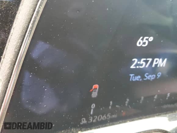 2023 Cadillac Escalade 4WD Sport Platinum with VIN 1GYS4GKL1PR239120, listed as a Copart auction lot 70947865 with 32,065 mi miles and Salvage title. Bid and sale history available at DreamBid. Image 9.