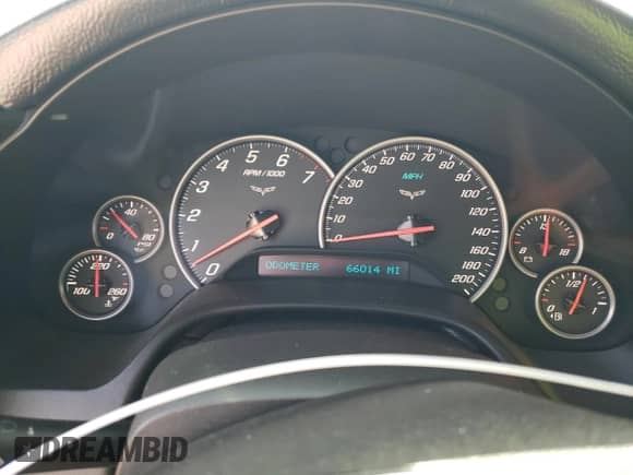 2010 Chevrolet Corvette 2LT с VIN 1G1YF2DW8A5107225, выставлен на аукционе Copart как лот 61450055 с пробегом 66 014 миль миль и Списание • Salvage title. История ставок и продаж доступна на DreamBid. Изображение 9.