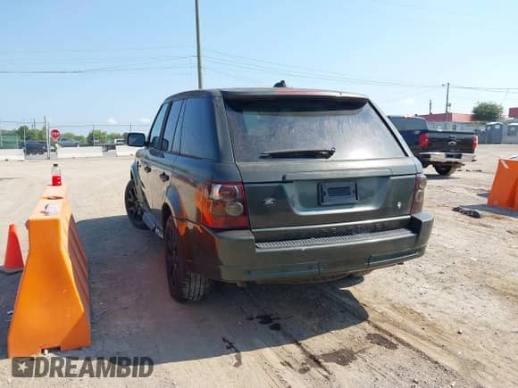 2006 Land Rover Range Rover Sport HSE z VIN SALSF254X6A981884, wystawiony jako IAAI lot #42932244 z przebiegiem 123 059 mil mil oraz . Historia ofert i sprzedaży dostępna na DreamBid. Obrazek 6.