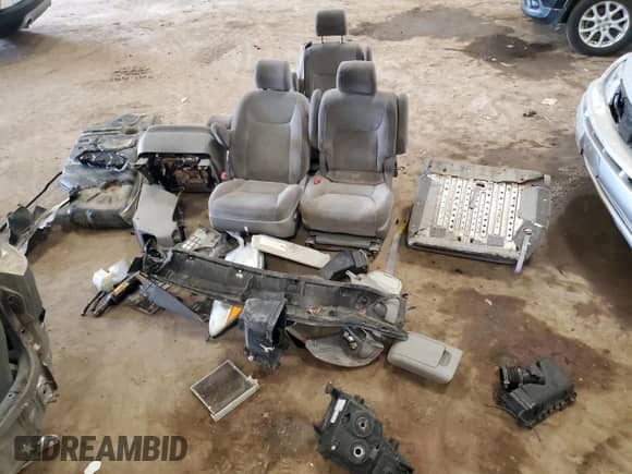 2006 Toyota Sienna XLE z VIN 5TDZA22C86S498087, wystawiony jako Copart lot #61197645 z przebiegiem Nie podano mil oraz Czysty tytuł • Clean title. Historia ofert i sprzedaży dostępna na DreamBid. Obrazek 13.